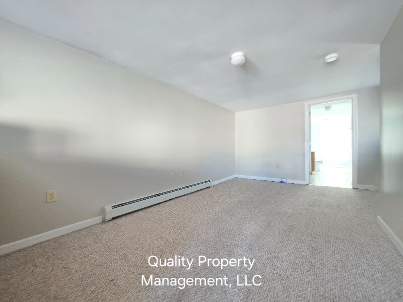 Building Photo - 208 Grove St