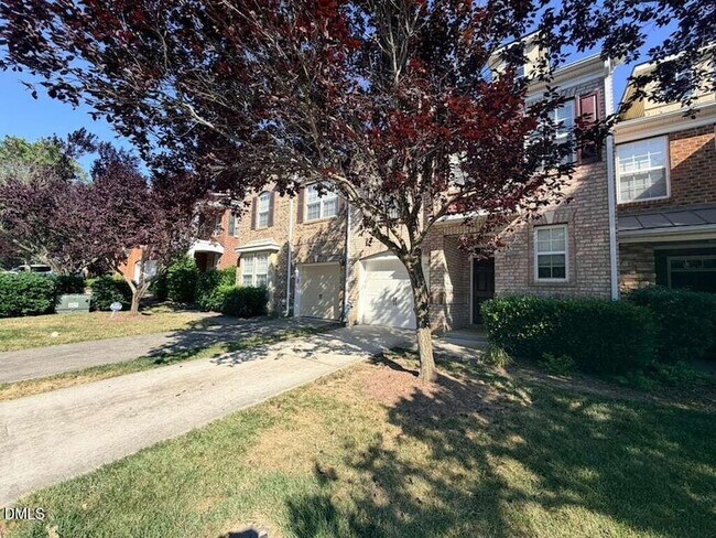 Building Photo - 1061 Remington Oaks Cir