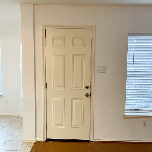 Building Photo - 11737 Logan Ridge Dr