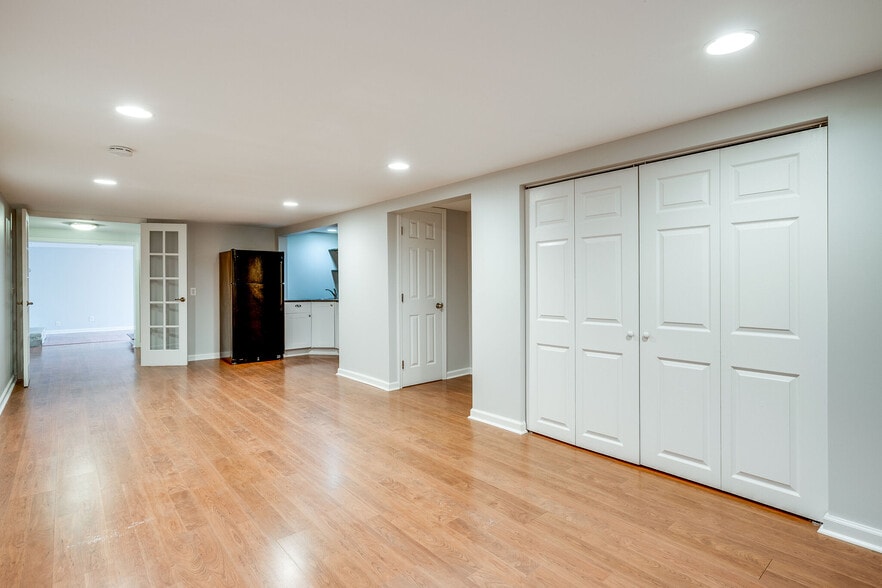 finished bathroom suite - 539 Northcrest Dr