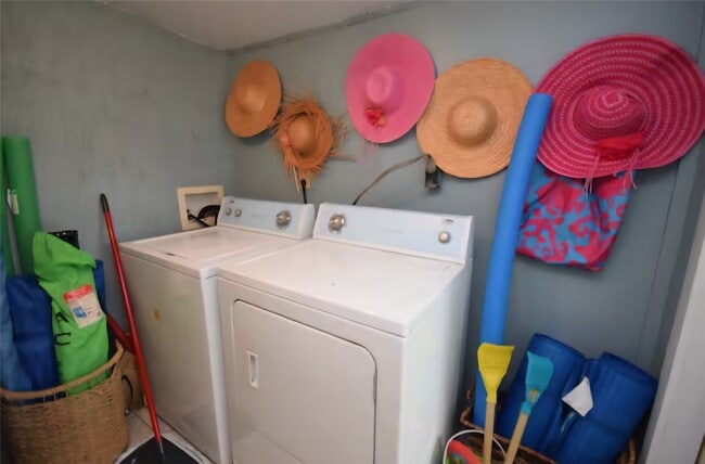 Building Photo - 4910 Charles St