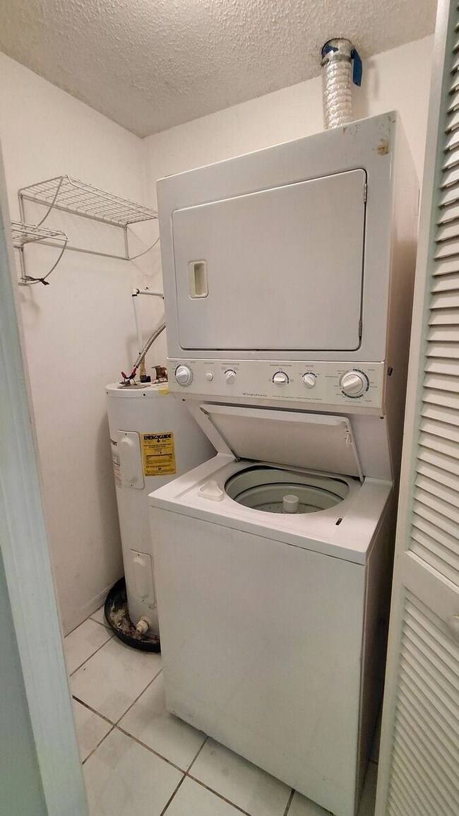 Building Photo - 4666 Pembrook Pl