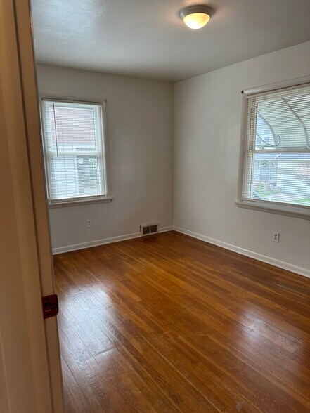 Building Photo - 622 Barmore Ave