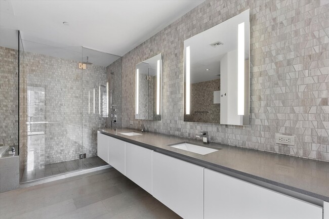 Building Photo - 88 SW 7th St