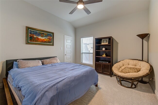 Building Photo - 1930 Creekwood Cv