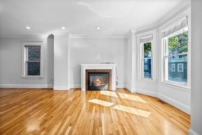 Primary Photo - 860 E 4th St