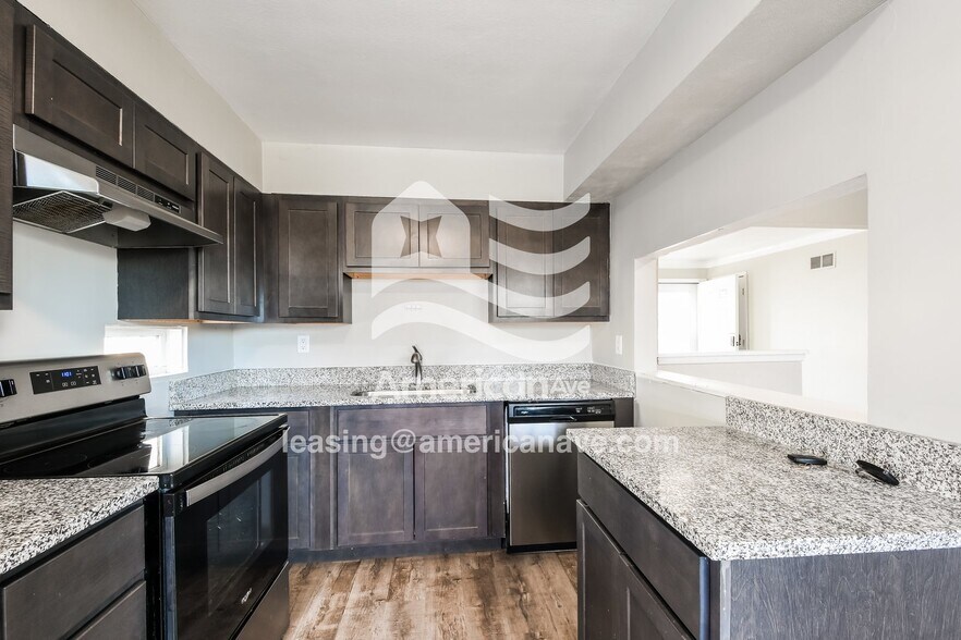 Building Photo - 8520 Jacklin Ave