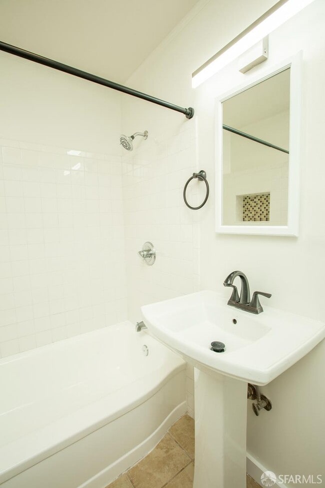 Building Photo - 316 Bridgeview Dr