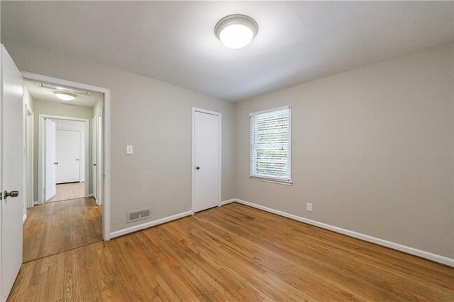 Building Photo - 893 Willivee Dr