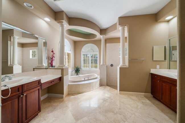 Building Photo - Fully Furnished Executive Rental in Providence