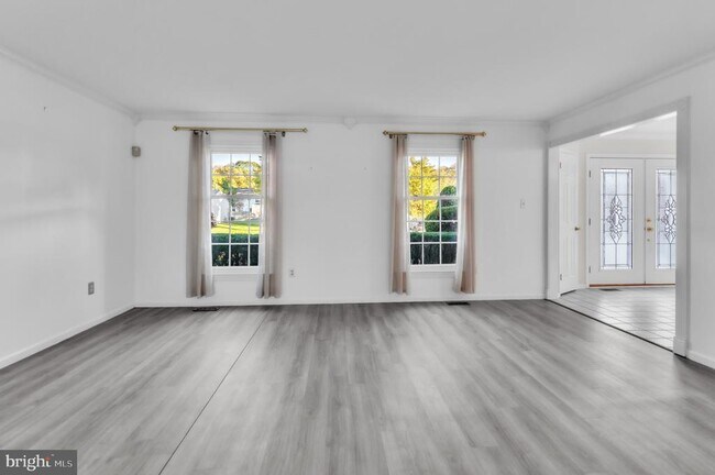 Building Photo - 5 Greenleigh Cir