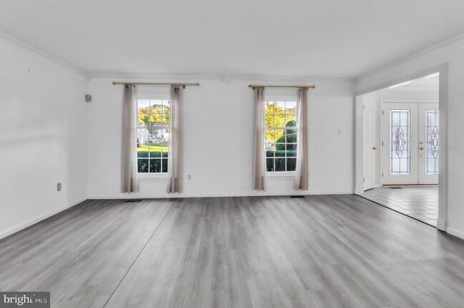 Building Photo - 5 Greenleigh Cir