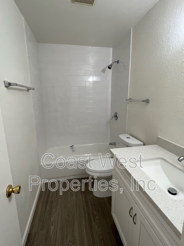 Building Photo - 1176 Cypress Ave