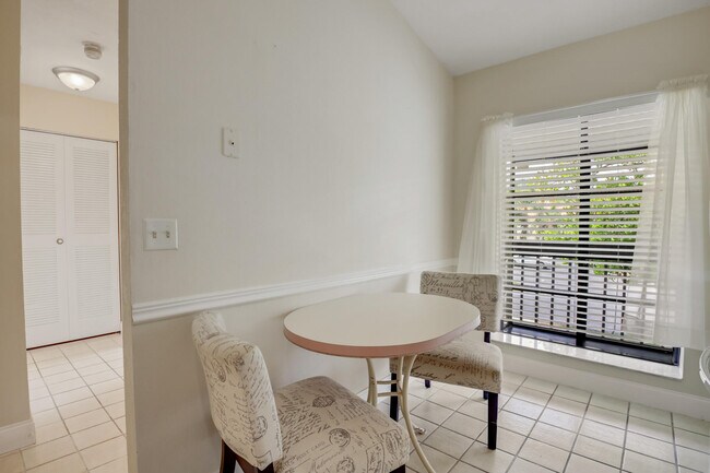 Building Photo - 3340 Lucerne Park Dr