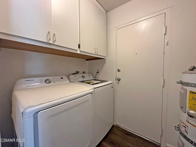 Building Photo - 499 Serento Cir