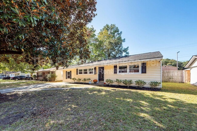 Building Photo - 1233 Hawthorne Cir