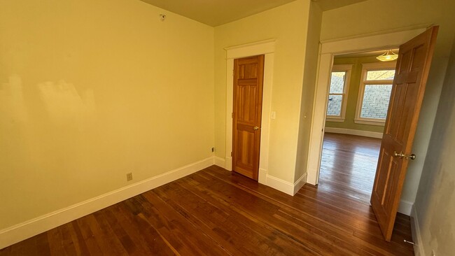 Building Photo - 3 bed 1 bath 1902 historic PDX original SE...