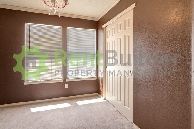 Building Photo - $MOVE IN SPECIAL PRICING$ 999.00 FIRST FULL MONTHS RENT.