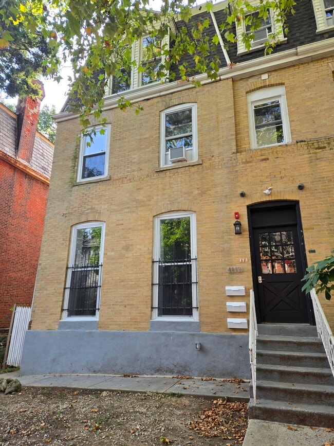 Building Photo - 4812 Regent St