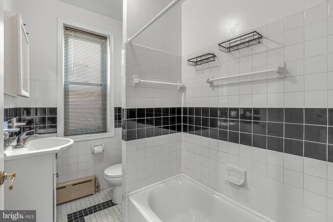 Building Photo - 2440 Carpenter St