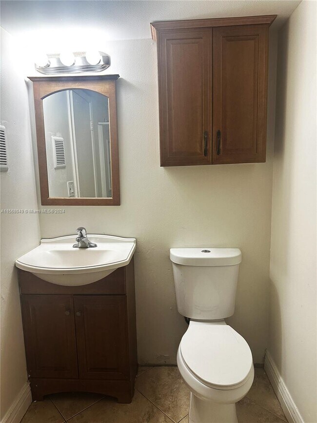 Building Photo - 2771 Riverside Dr