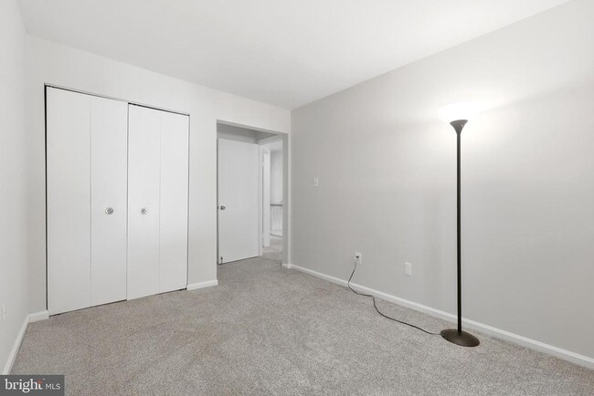 Building Photo - 7691 Northern Oaks Ct