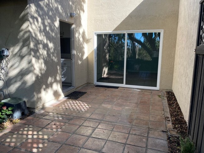 Building Photo - Single Story Duplex in Cardiff