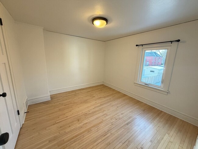 Building Photo - Remodeled 2 Bedroom - AVAILABLE 08/07/2026