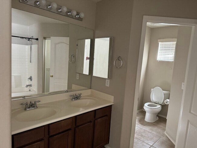 Building Photo - Beautiful Home for Rent in Tolleson!