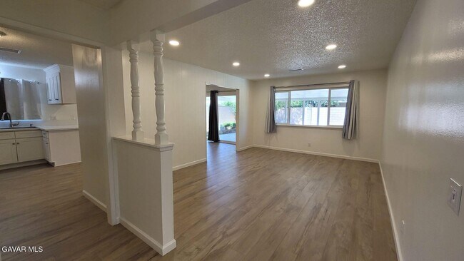 Building Photo - 45303 Lorimer Ave