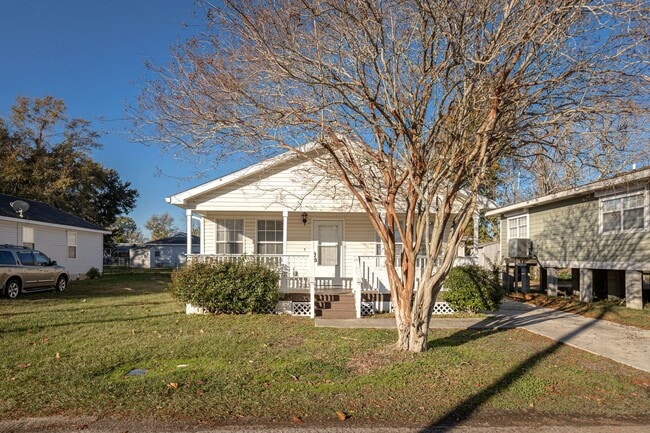 Building Photo - Cute Rental Home Downtown Biloxi