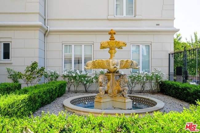 Building Photo - 1424 N Crescent Heights Blvd