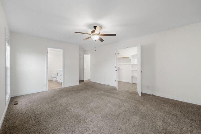 Building Photo - Pet Friendly Four Bedroom with Bonus!