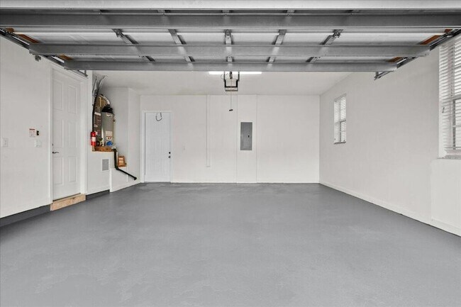 Building Photo - 556 Tomahawk Ct