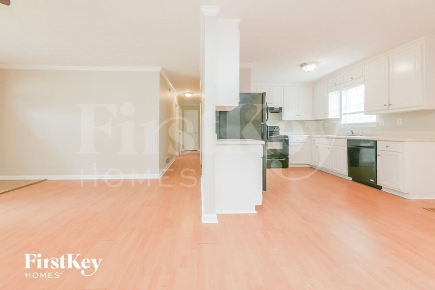 Building Photo - 671 Rocky Point Rd