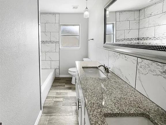 Building Photo - AVAILABLE NOW