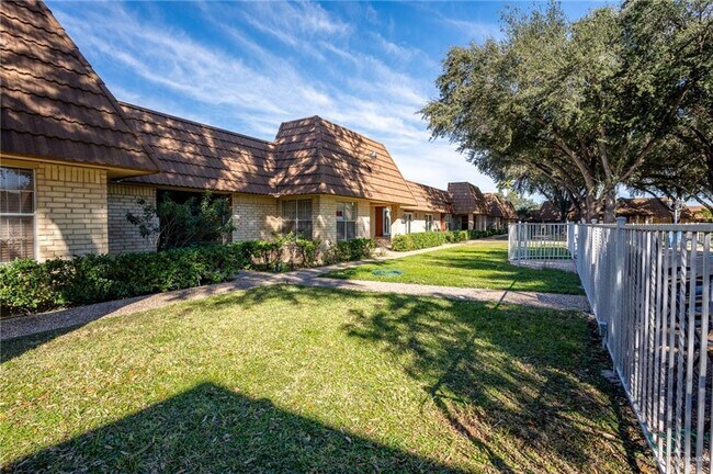 Building Photo - 27 El Rancho Rd