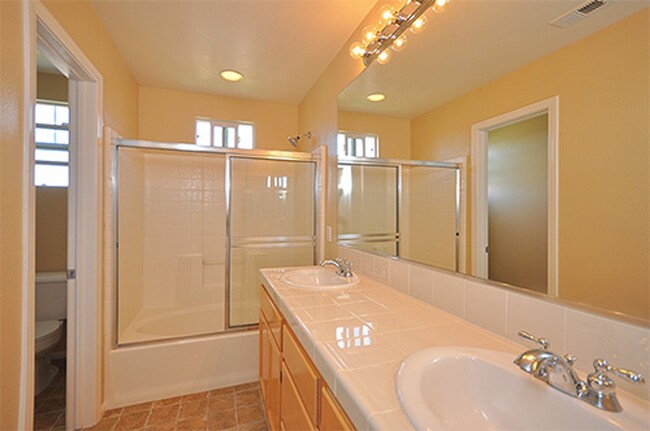 Building Photo - Stunning 3 Bedroom Condo in San Marcos wit...