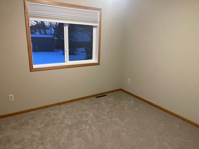 Building Photo - 13752 Round Lake Blvd NW