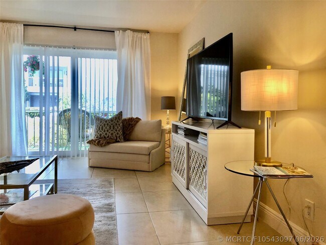 Building Photo - 6407 Bay Club Dr