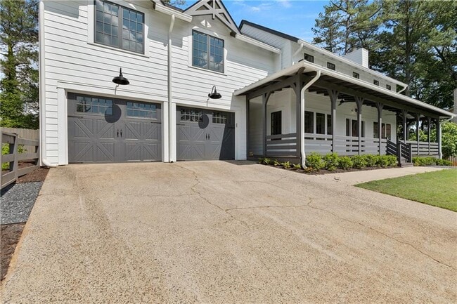 Building Photo - 1296 Hilton Dr