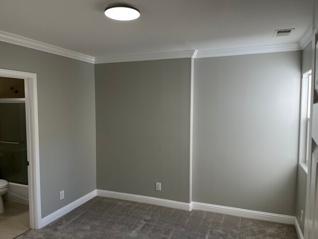 Building Photo - 337 Lakeview Ave