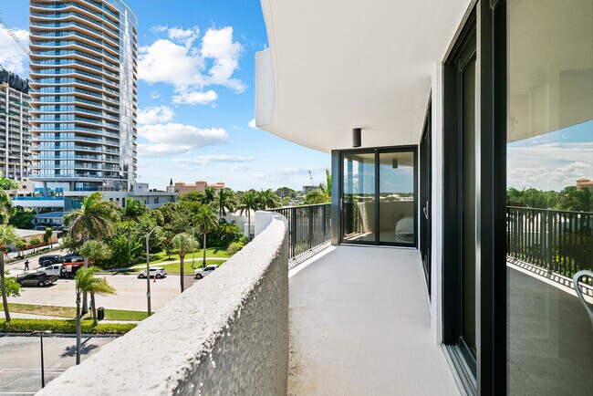 Building Photo - 1200 S Flagler Dr
