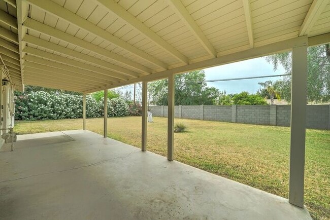 Building Photo - COMING SOON! Charming 2-Bedroom Rental in ...