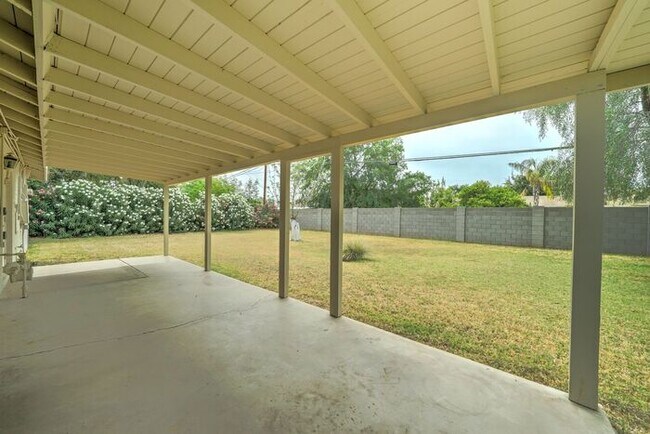 Building Photo - READY TO VIEW NOW! Charming 2-Bedroom Rent...
