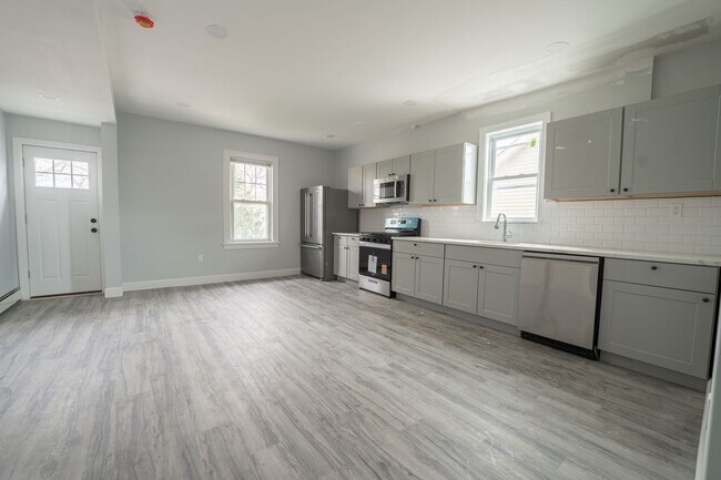 Building Photo - 194 N Chestnut St