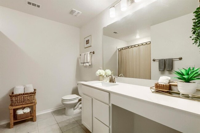 Building Photo - 6504 Albany Sleigh Dr