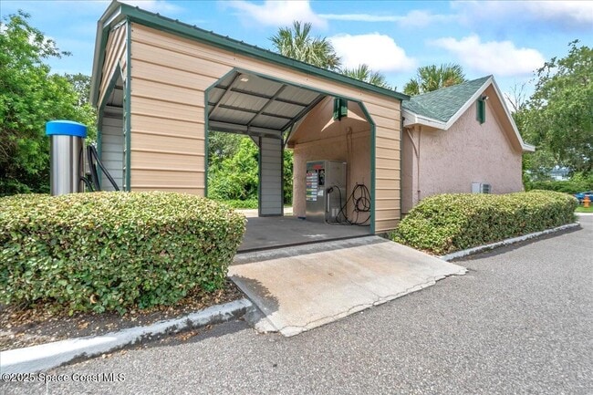 Building Photo - 7667 N Wickham Rd