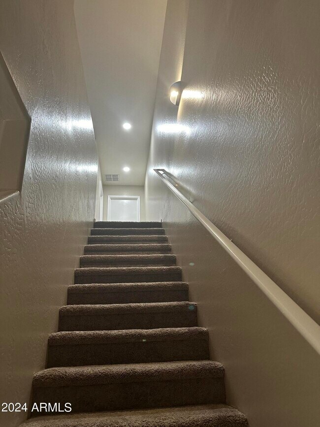 Building Photo - 2488 E Meadow Lark Way