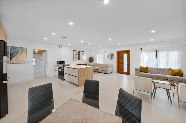 Building Photo - 260 NE 48th Terrace